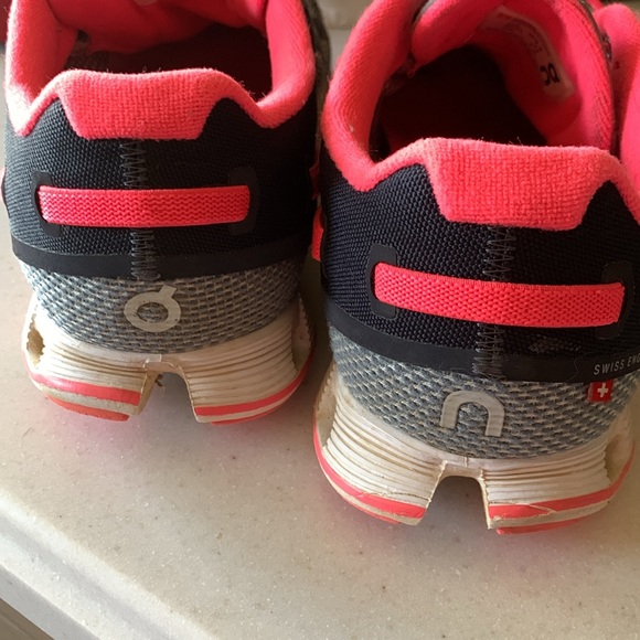 ON Cloud running shoes - Picture 8 of 8